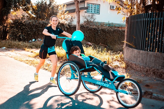 Volunteers of Solidarity Legs are running on the street