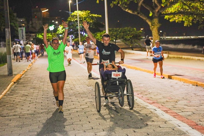 Volunteers of Solidarity Legs are running on the street